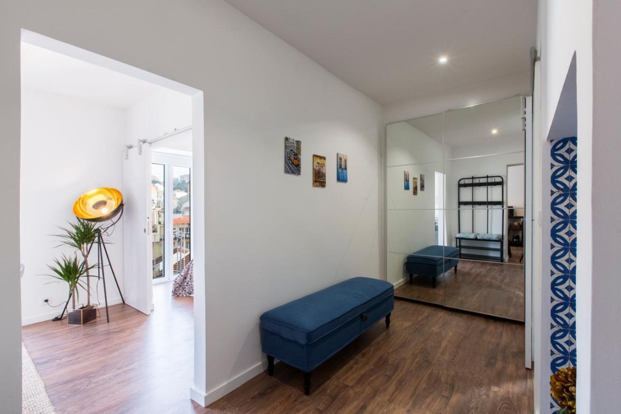 Amazing Downtown Apt With Small Balcony With View Over The Castle Лиссабон Экстерьер фото